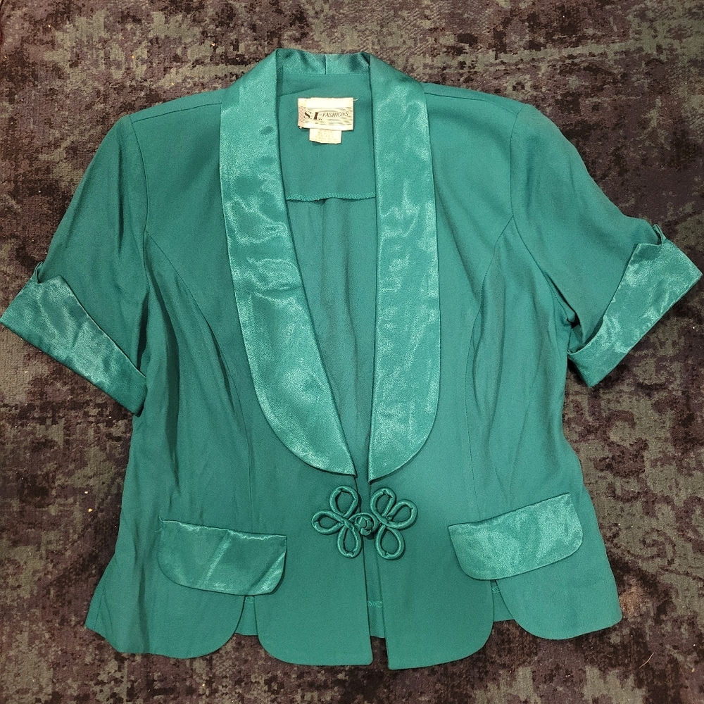 Beautiful vintage short sleeve suit jacket. S. L. Fashions. Women's size 10.